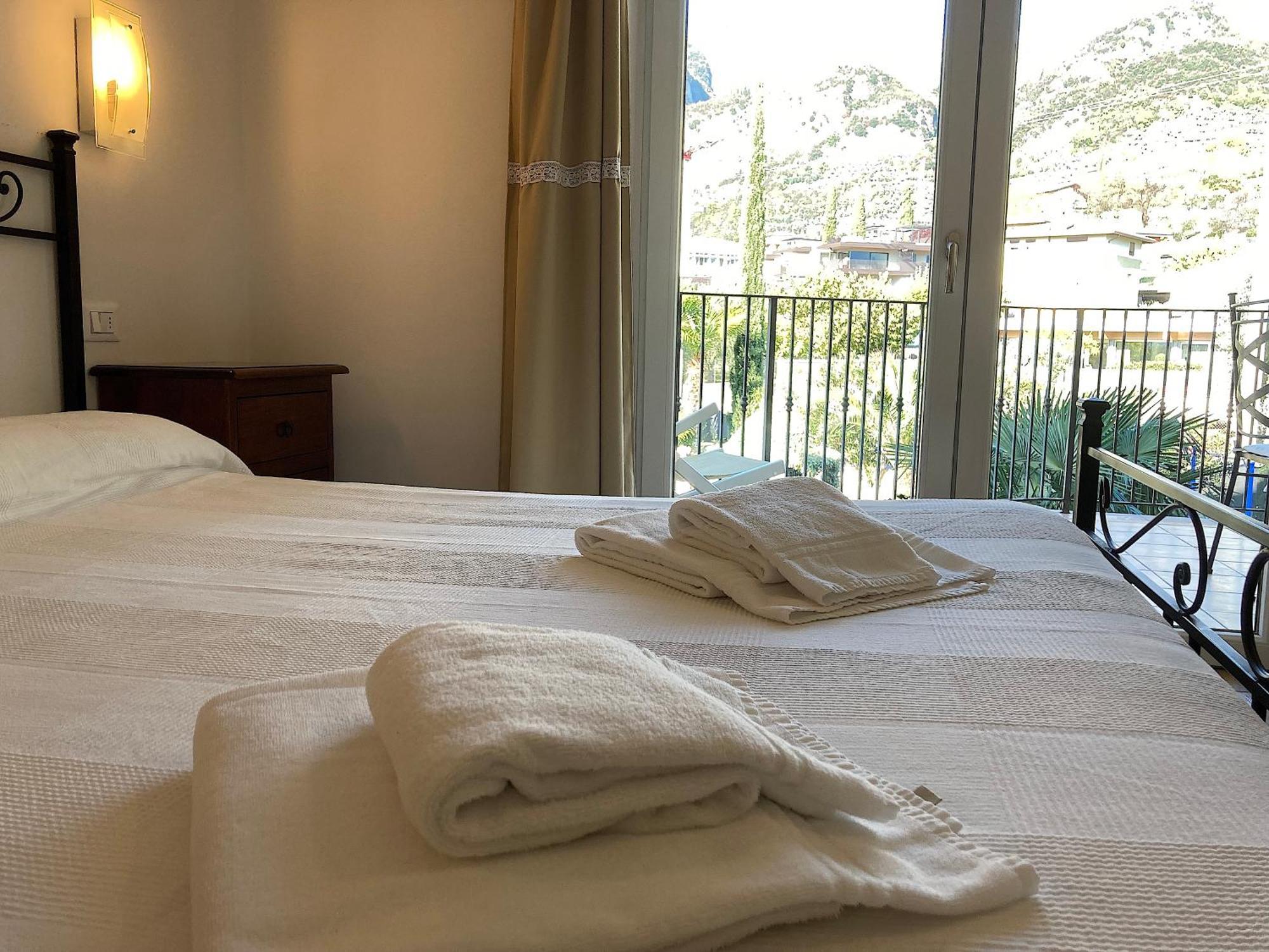 Aparthotel Residenza Le Due Torri Riva Zewnętrze zdjęcie