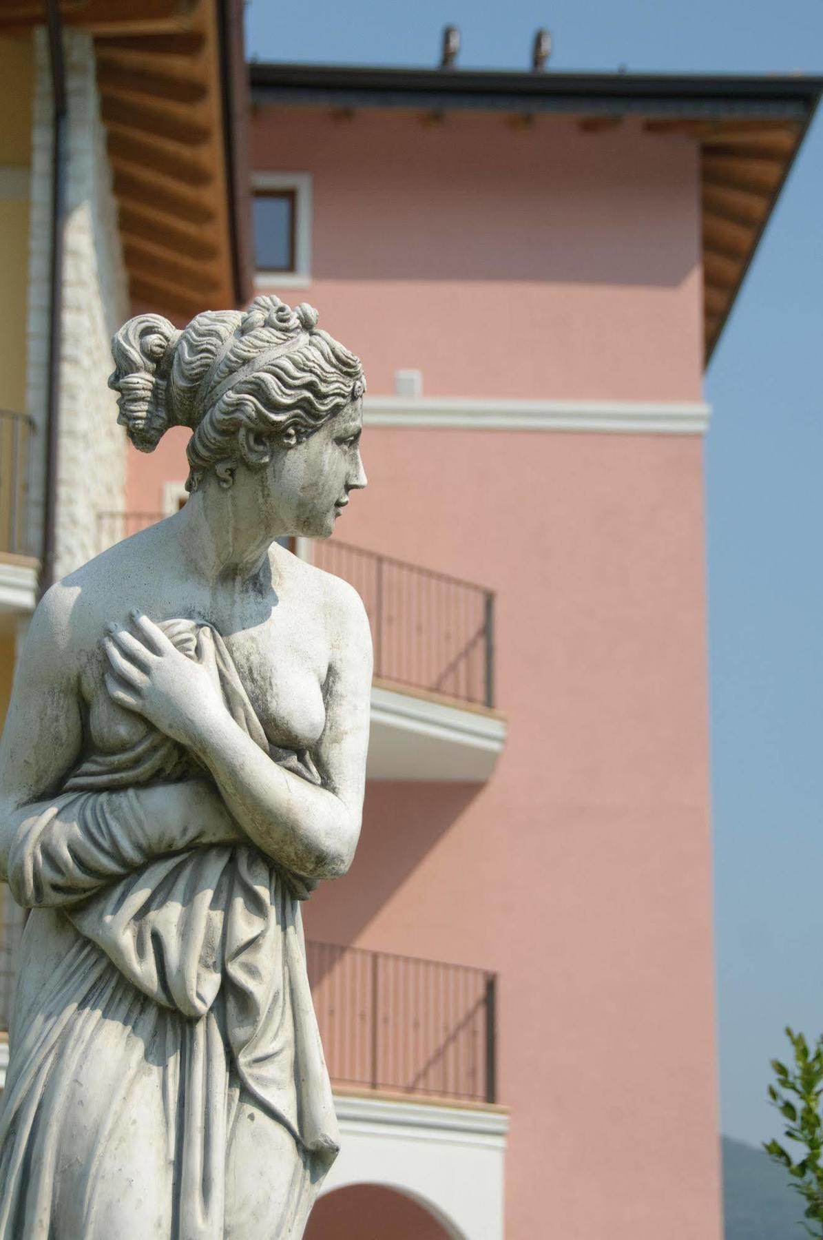 Aparthotel Residenza Le Due Torri Riva Zewnętrze zdjęcie